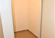 HOLBEINGASSE, 68 m2 Altbau, Wohnküche, 2 Zimmer, WG-geeignet, Komplettküche, Wannenbad, Parketten, 4. Liftstock