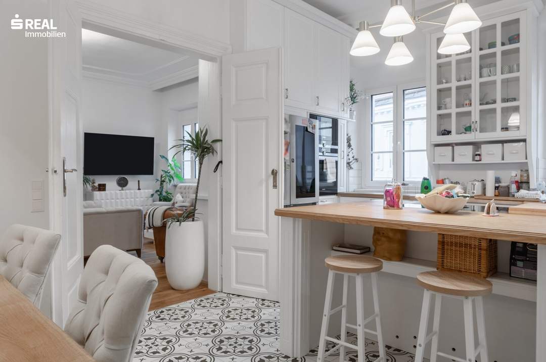 EXKLUSIVE 4 ZIMMER-ALTBAUWOHNUNG MIT TERRASSE IN BESTLAGE
