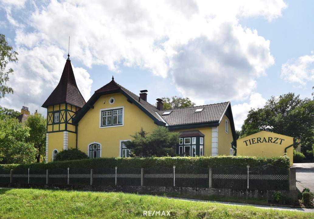 Exklusive Rarität - Villa mit traumhaftem Garten und Ordination