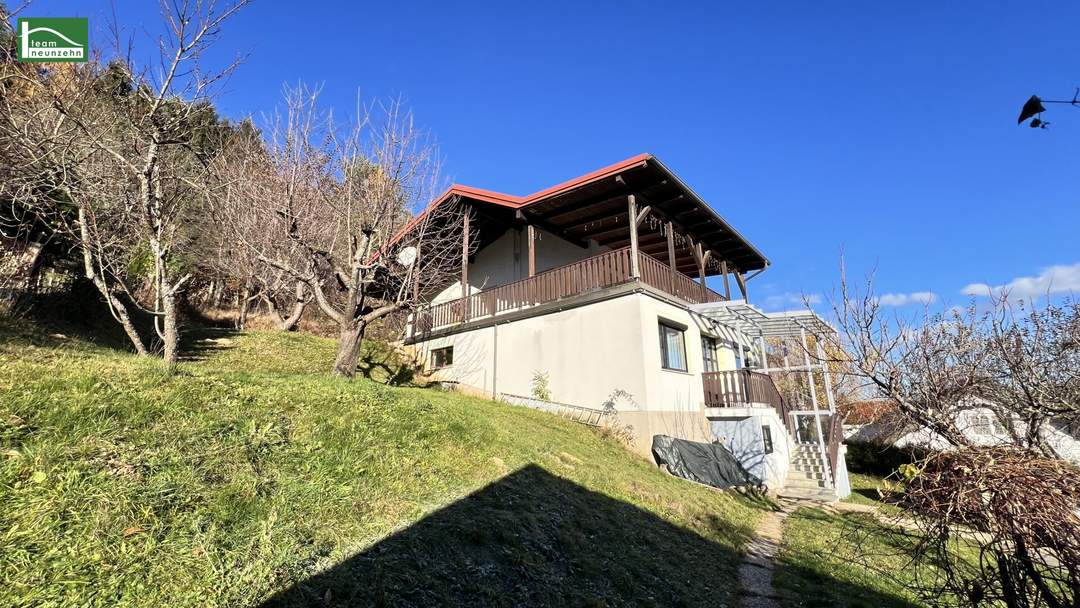 Solides Wohn- bzw. Ferienhaus (teilrenoviert) in wunderschöner Ruhelage mit 2 Wohneinheiten.