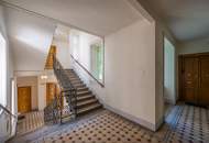 ++Airbnb++ Renovation Opportunity: Well-Located 2-Room Apartment with Potential