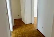 Tolle 3-Zimmer DG-Wohnung mit Balkon - teilweise hohe Räume im Altbau mit 1xSchlafzimmer in den Innenhof - WG geeignet