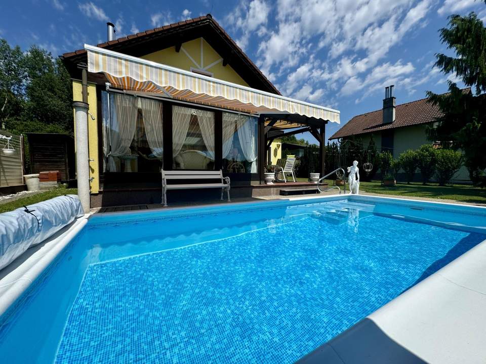 "Charmantes Einfamilienhaus mit Pool auf Pachtgrund – Ihr neues Zuhause"