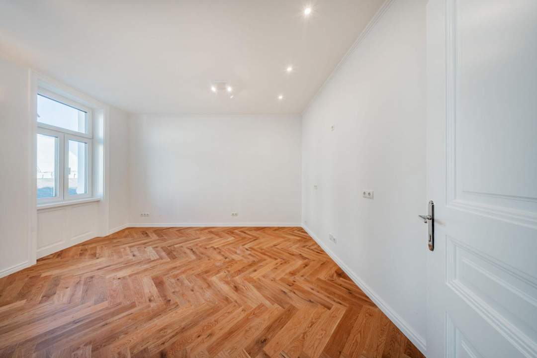 Lichtdurchfluteter 3-Zimmer-Stilaltbau mit modernster Ausstattung und Loggia