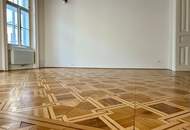 Großzügige Altbauwohnung mit kleinem Balkon in repräsentativen Stilaltbau