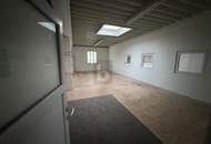 PERFEKT GELEGENE LAGERHALLE MIT BÜRORÄUMLICHKEITEN