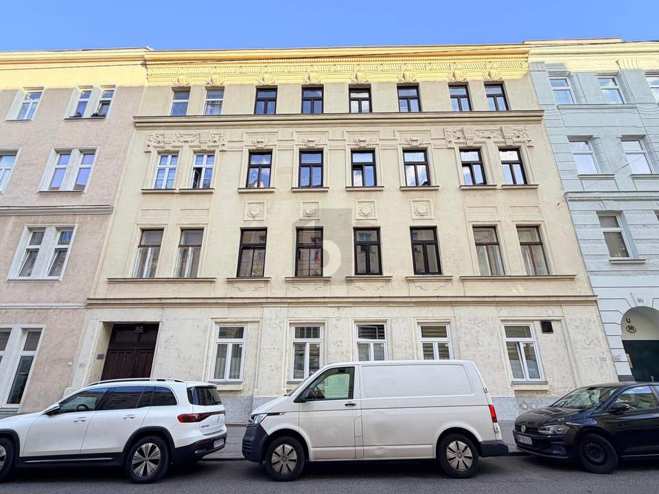 SANIERTER ALTBAU MIT FUSSBODENHEIZUNG