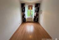 TEILUNTERKELLERTER BUNGALOW MIT POOL UND SCHÖNEM GRÜNBLICK