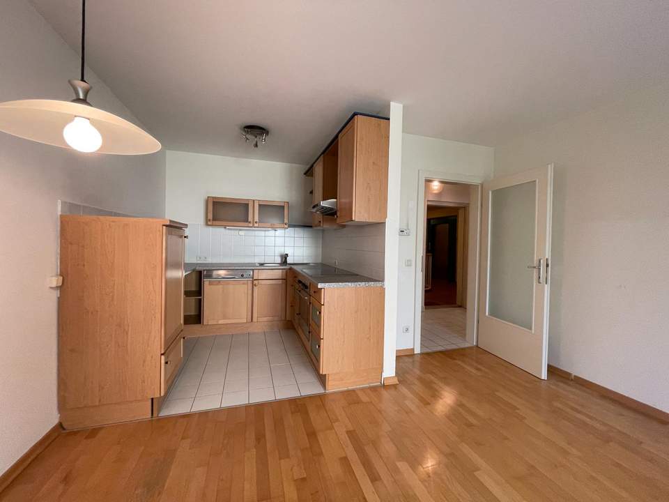 Charmante und helle 2-Zimmer-Wohnung direkt am Lainzer Platz