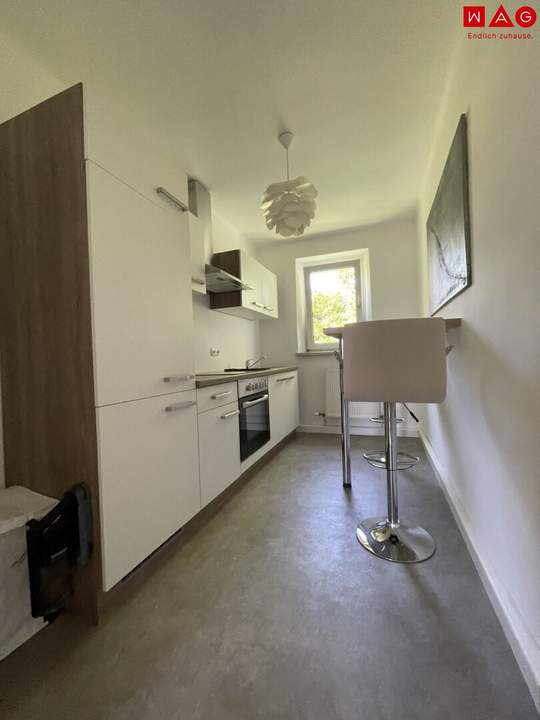 Stilvolle 3-Zimmer Wohnung mit praktischer Raumaufteilung und Wohlfühlcharakter in Steyr Münichholz verspricht 1A-Infrastuktur! Große Fenster, modernes Badezimmer und gepflegte Böden garantieren höchste Wohnqualität!