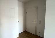 UNBEFRISTET - helle 2,5-Zimmer Dachgeschosswohnung mit Wohnküche, Schrankraum, 26 m2 Dachterrasse und Kellerabteil nahe Schönbrunn
