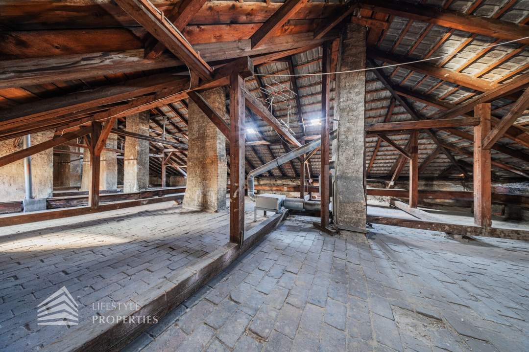 Baubewilligter Rohdachboden in zentraler Lage in Wien.