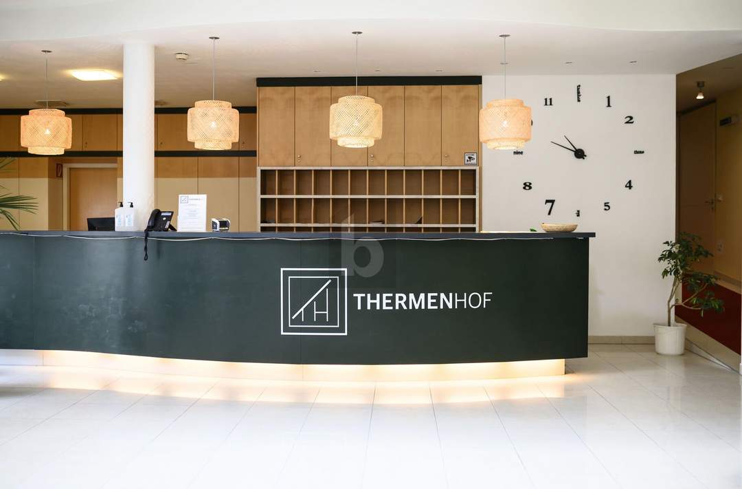 THERMENHOF - ETABLIERTES FAMILIENHOTEL MIT POTENTIAL IN ZENTRALER LAGE