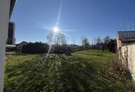 Haus in Grünruhelage mit offener Terrasse, Balkon und Garage