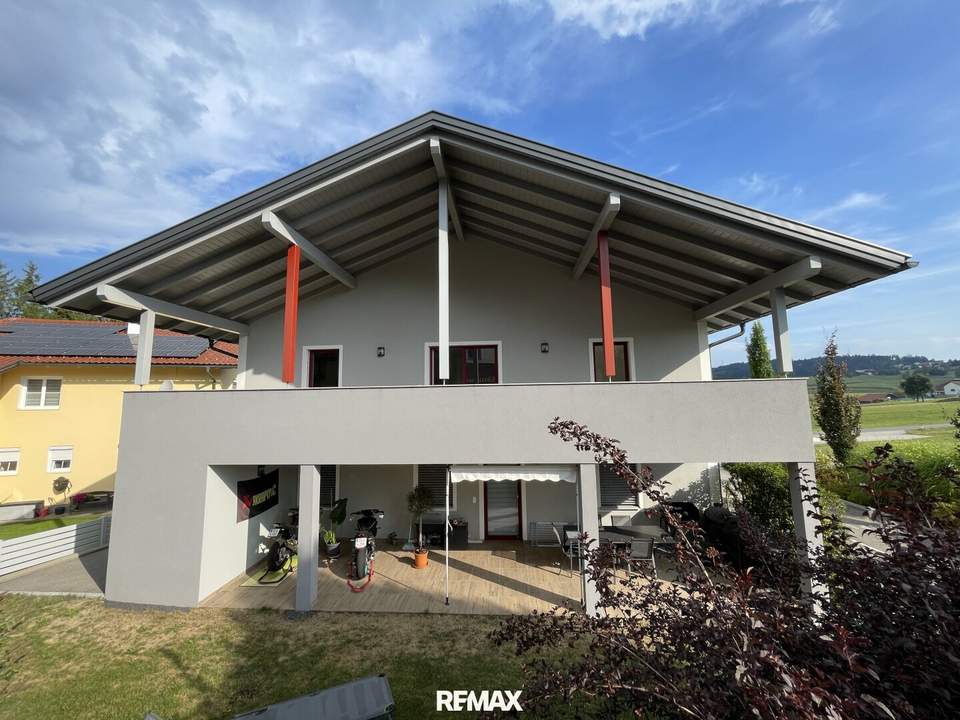 Mehrfamilienhaus mit Garage/Lager/Büro - Dorfwidmung
