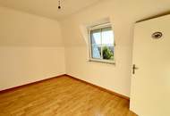 (RESERVIERT) Neuer Preis! Gute DG Wohnung, 50m² bei LKH, Balkon & großer Keller mit ca. 14m², kein Lift (Kfz-Stellplatz zusätzlich)