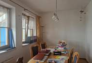 SOLIDES WOHNHAUS MIT EHEMALIGEM SOMMERHAUS, HERRLICHER TERRASSE UND POOL IN TRAUMHAFTER RUHELAGE