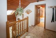 Großzügiges Ein-/Zweifamilienhaus mit ausgebautem Dachgeschoss, zwei Garagen und Garten in Paudorf