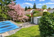 RARITÄT MIT POTENZIAL – Eingewachsenes Grundstück mit Altbestand und Pool | ZELLMANN IMMOBILIEN