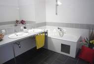 SONNIGES 3-ZIMMER-DACHGESCHOSS MIT TERRASSE ( BJ 2007 )