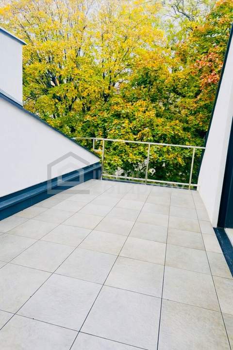 Einzigartige 2-stöckige Wohnung mit Terrasse und herrlicher Aussicht! Absolute Ruhe! 18. Bezirk. U6