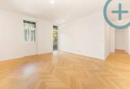 Heller Altbau mit großzügigem Balkon