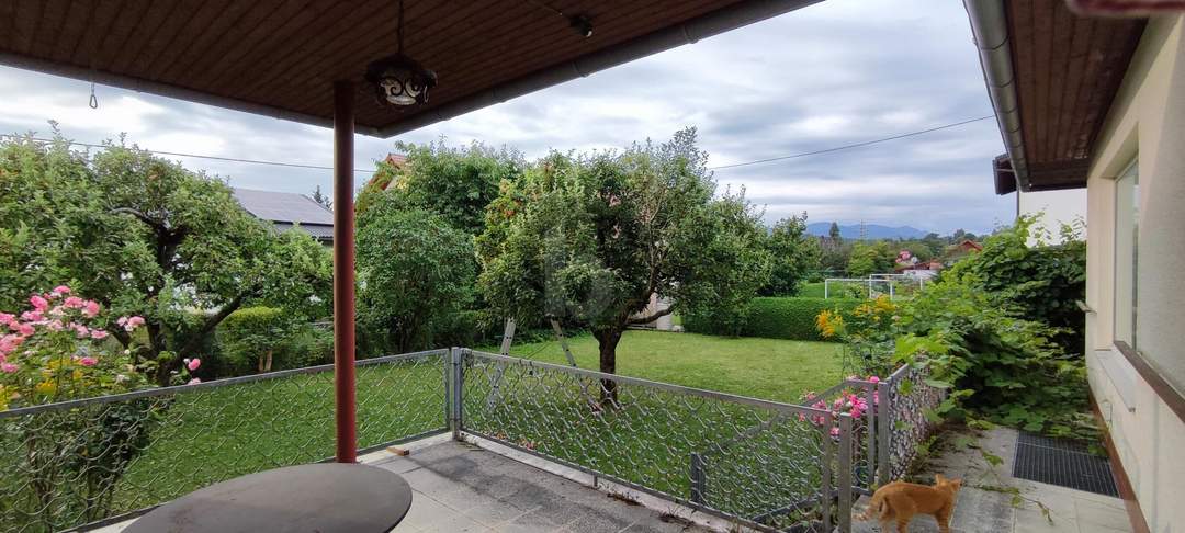 TRAUMHAFTER SONNIGER GARTEN! GERÄUMIG MIT VIEL POTENTIAL