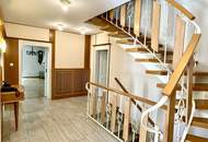 Zentral gelegenes Ein- bis Zweifamilienhaus mit großem Garten und Doppelgarage!