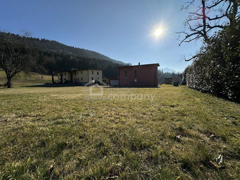 Baugrundstück Göfis, gesamt 1.579 m2, davon wurden 1.018 m2 Bauland bereits verkauft (2 von 3 Bauparzellen). Eine Bauparzelle mit 561 m2 steht noch zum Verkauf frei.