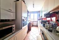 TOP-LAGE NAHE ROTER BERG!! Ruhig gelegene, lichtdurchflutete FAMILIENWOHNUNG – Auch trennbar!