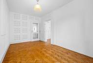 "mit Blick auf die St Elisabeth Kirche mit Terrasse"