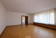 Einladendes Einfamilienhaus mit traumhaftem Garten und großzügiger Terrasse in begehrter Lage von Stockerau