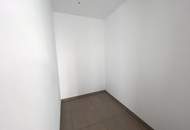 Erstbezug !! Traumhafte Doppelhaushälfte , Wohnkeller mit Garten und 2 Stellplätzen!