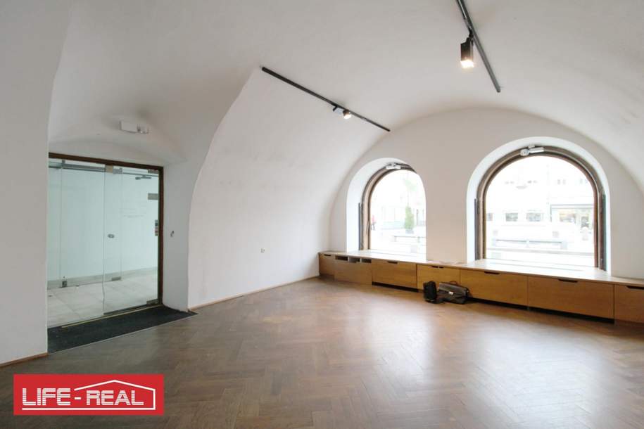Exklusives Geschäftslokal in bester Lage: Historisches Ambiente im Herzen von Ried, Gewerbeobjekt-miete, 1.980,00,€, 4910 Ried im Innkreis