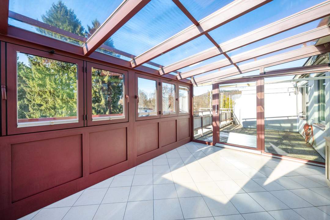 2-Zimmer-Stadtwohnung mit extra Raumgefühl, Wintergarten, Balkon & Garage