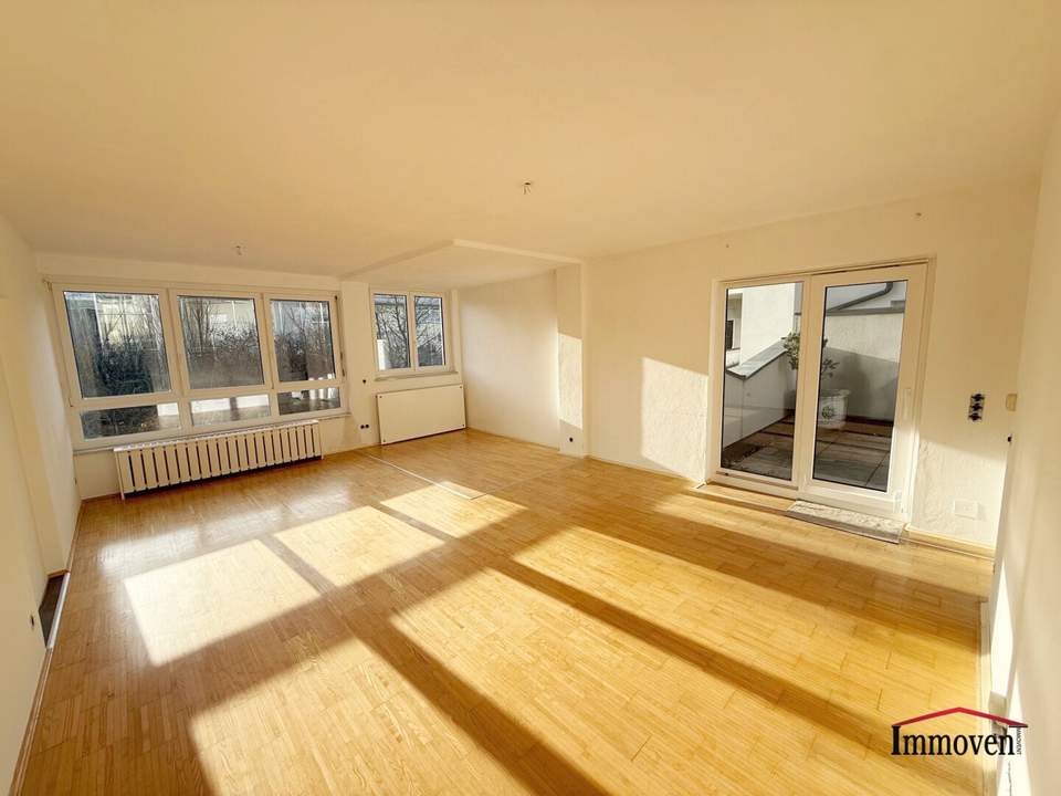 Lichtdurchflutete Wohnung mit großer Terrasse und Tiefgaragenplatz im begehrten Stadtteil St. Peter!