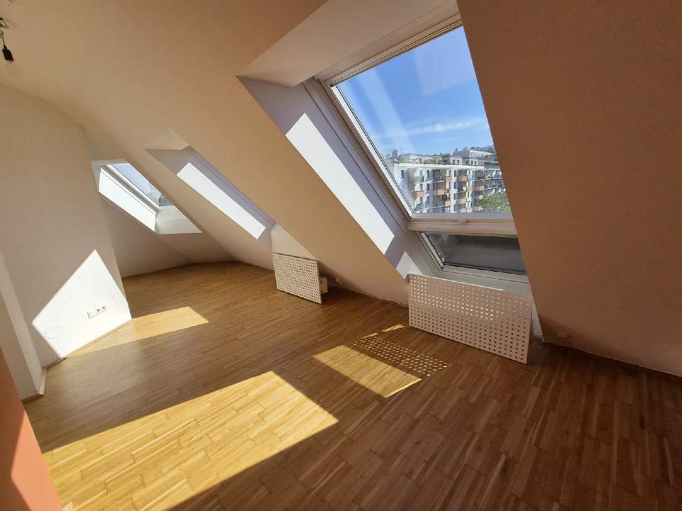 Dachgeschoss-Maisonette mit 3 Zimmern und Loggia - nahe zum Bahnhof Meidling!