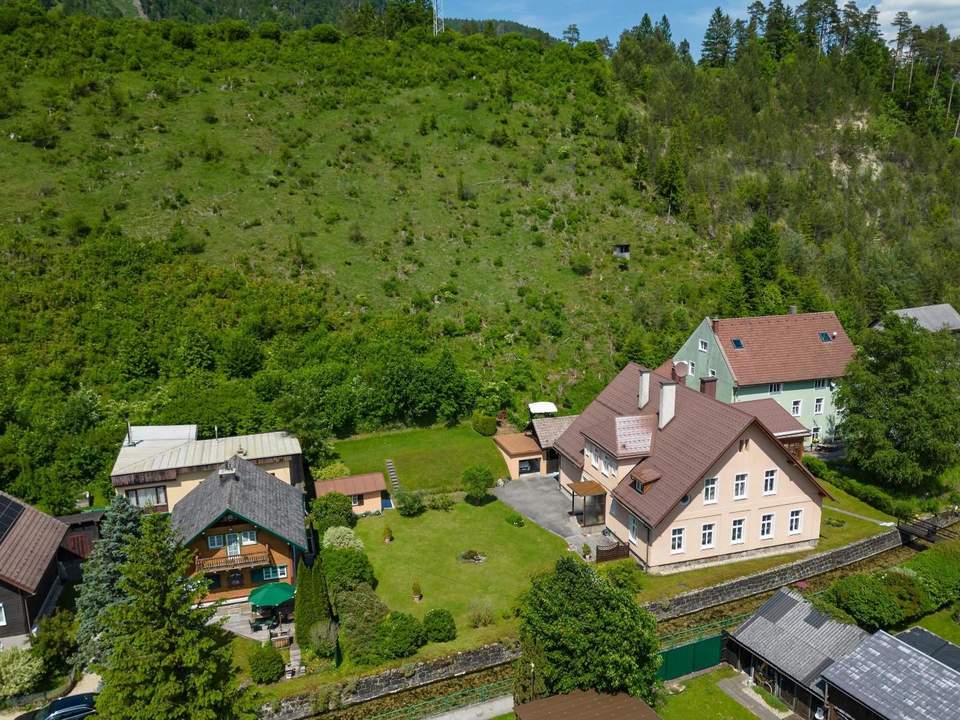 Imposantes Landgut! Zweifamilienhaus in Zentraler Lage!