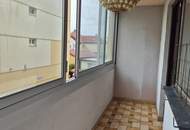 Renovierungsbedürftige 4 Zimmer Wohnung mit Loggia