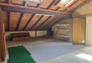 "Einfamilienhaus mit 1110m² Grund mitten im Ort!"