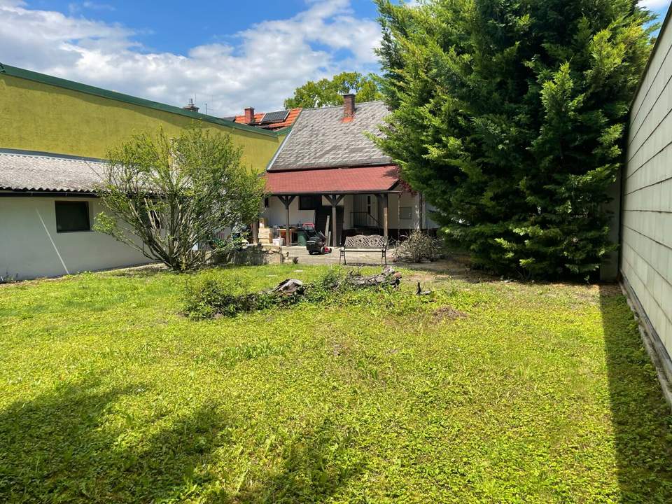Kleines ausbaufähiges Haus mit uneinsichtigem großem Garten