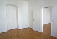 Charmante, gepflegte 2 Zimmer Wohnung mit 2 Balkonen, renovierter Altbau!