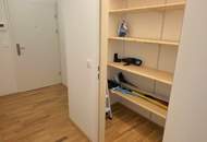 Koffer packen & einziehen – Ihr Rundum-Sorglos-Paket: Erstbezug, moderne 3-Zimmer-Wohnung mit 2 Balkonen, stilvoller Möblierung & moderner Haustechnik