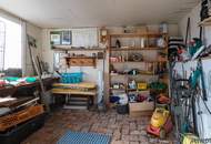 ENTZÜCKENDES KLEINFAMILIENHAUS MIT WEINKELLER / SCHÖNER GARTEN MIT TERRASSE, GRILLHÜTTE UND SCHUPFEN / VIEL POTENZIAL / RUHIGE SIEDLUNGSLAGE