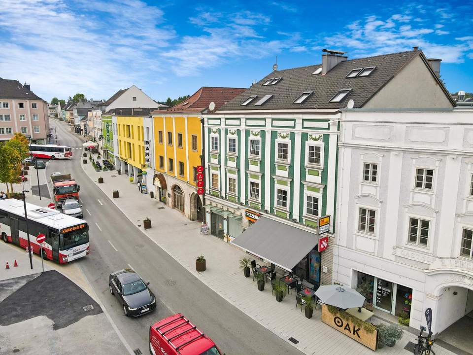 Anlageimmobilie 4,3% Rendite - Zinshaus-Anteil eines Wohn- und Geschäftshauses direkt am Marktplatz!