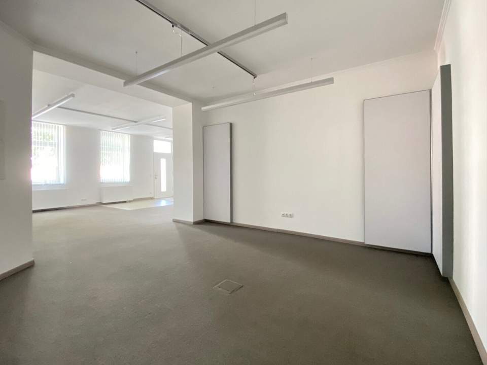 MODERNE RÄUMLICHKEITEN FÜR BÜRO / PRAXIS / ORDINATION MIT STRASSENZUGANG