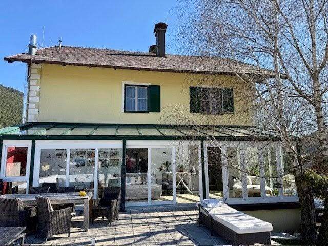 Einfamilienhaus und Gästehaus auf großem Grundstück, Pool und Schneebergblick!