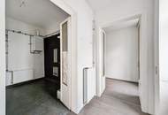 ++Q18++ Renovation-needed 2-room old building flat, lots of potential