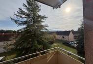 Sonnige Aussichten in ruhiger Grünlage: großzügige 2-Zimmer-Wohnung mit gemütlichem Balkon, moderner Dusche und heller Küche im 3. OG (inkl. Aufzug) – ideal für Singles oder Paare in Steyr-Münichholz!