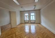 Preisreduktion! ALTBAU-WOHNUNG/BÜROFLÄCHE IM ZENTRUM, FLEXIBEL NUTZBAR + PARKPLATZ
